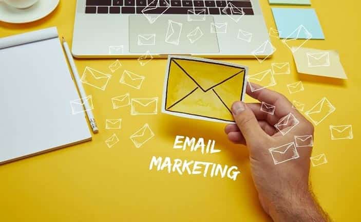 El marketing de contenidos es una estrategia que consiste en crear y compartir contenido valioso y relevante